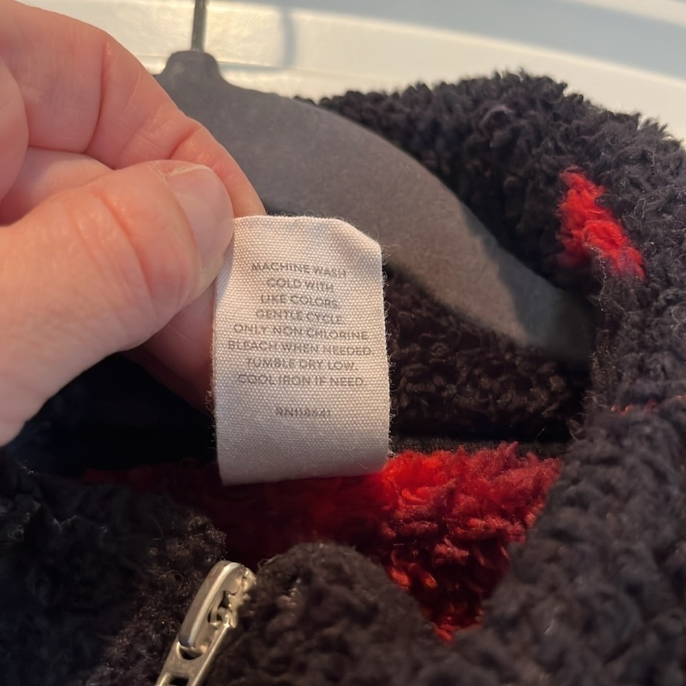 Lane Bryant LIVI 1/4 zip black cozy fleece red rose floral romantic size 18/20 - Picture 6 of 10